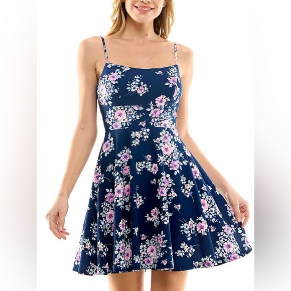 City Studios NWT Juniors' Floral-Print Lace-Back Dress - Picture 1 of 8